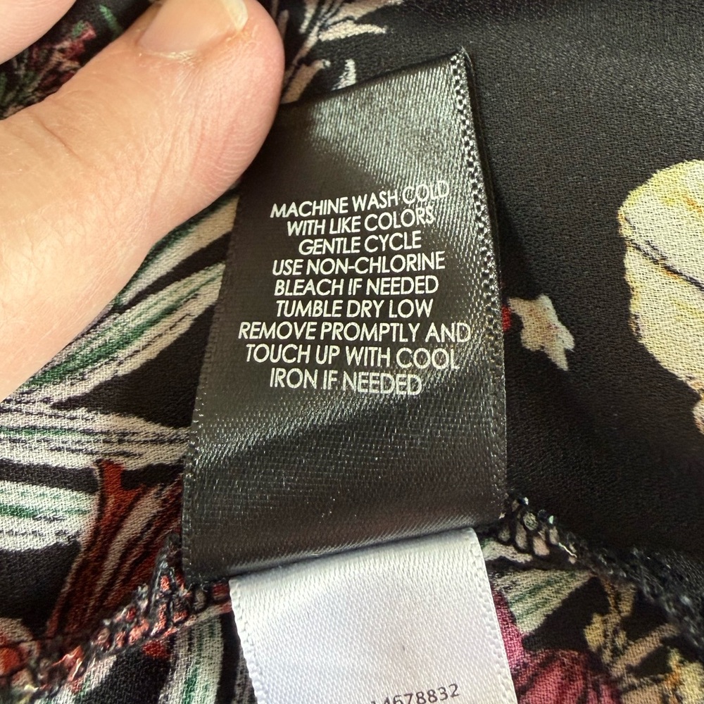 Torrid Floral & Butterfly Button-Front Blouse – Plus Size 3 - Picture 7 of 9